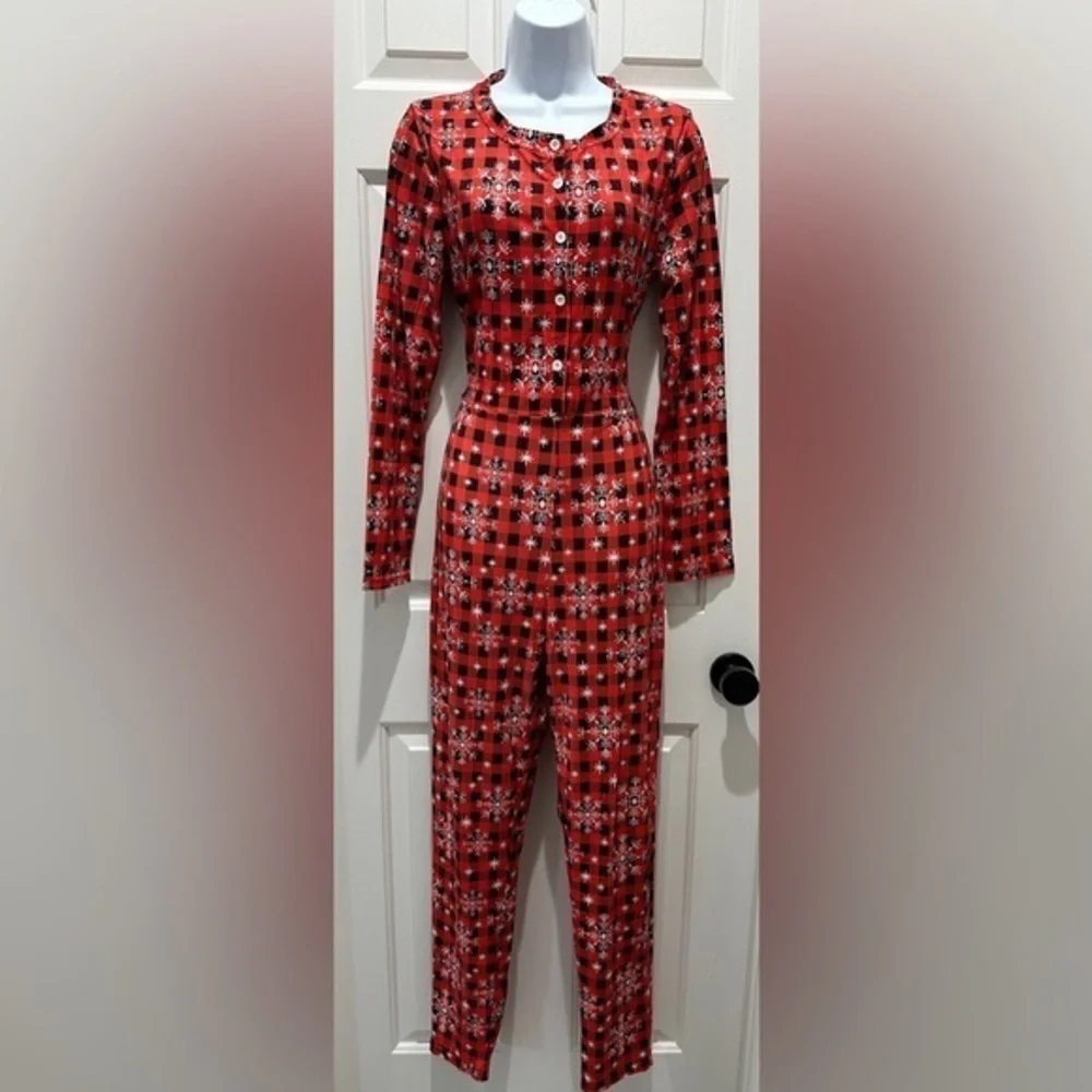 ChicMe Red Plaid Holiday Snowflake Jumpsuit Pajamas Size Large NWOT